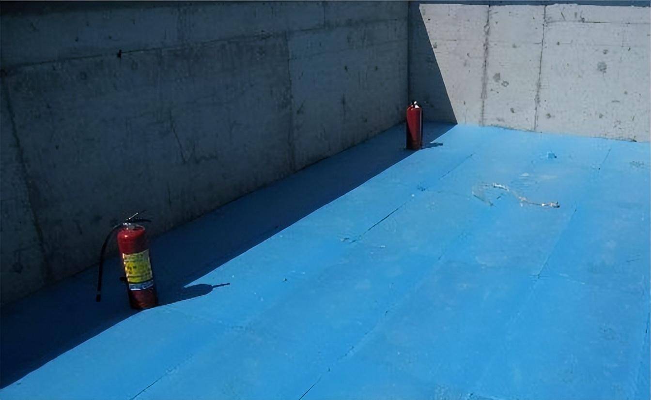 屋面保溫的三種做法 現(xiàn)澆、鋪貼與噴涂在防水保溫工程中的應用